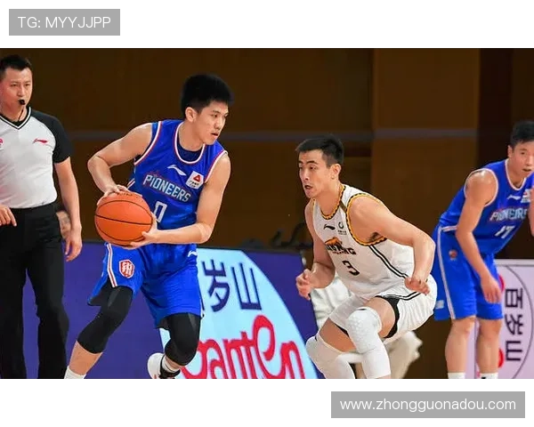 刘晓宇超韩德君创CBA新里程碑